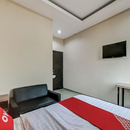 OYO 90986 Hotel Srikandi Adisucipto Kalasan Esterno foto