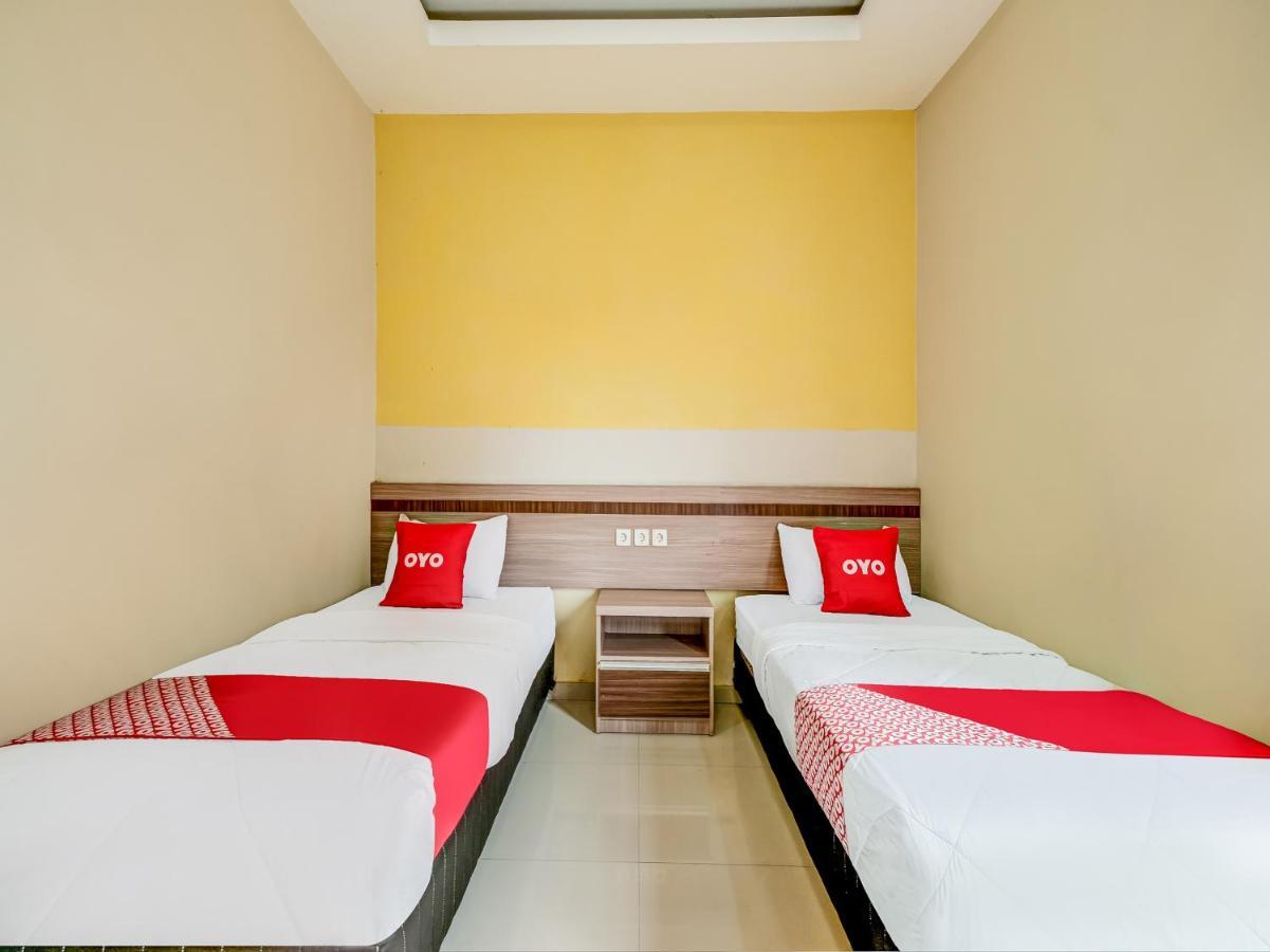 OYO 90986 Hotel Srikandi Adisucipto Kalasan Esterno foto