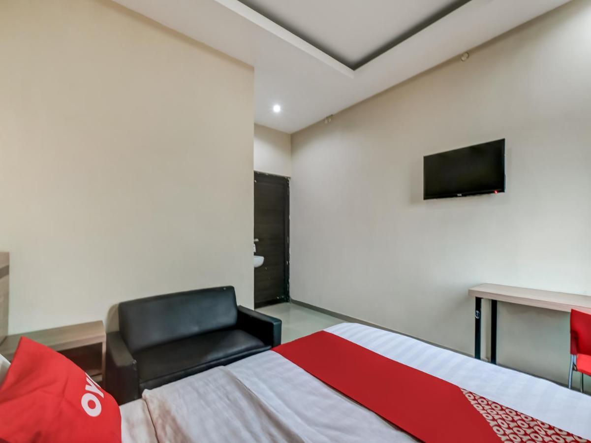 OYO 90986 Hotel Srikandi Adisucipto Kalasan Esterno foto
