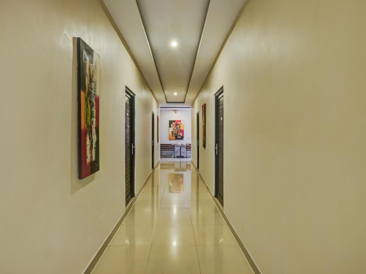 OYO 90986 Hotel Srikandi Adisucipto Kalasan Esterno foto