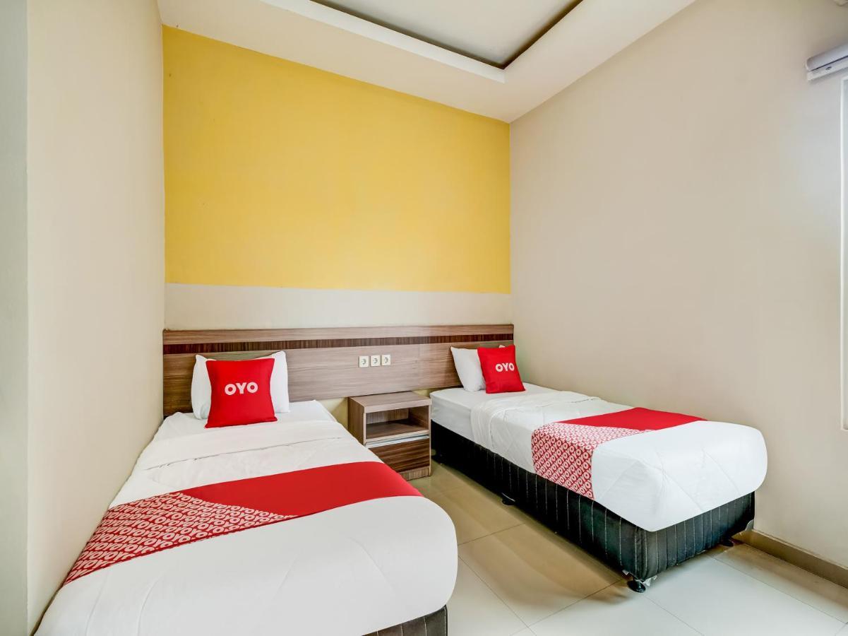 OYO 90986 Hotel Srikandi Adisucipto Kalasan Esterno foto