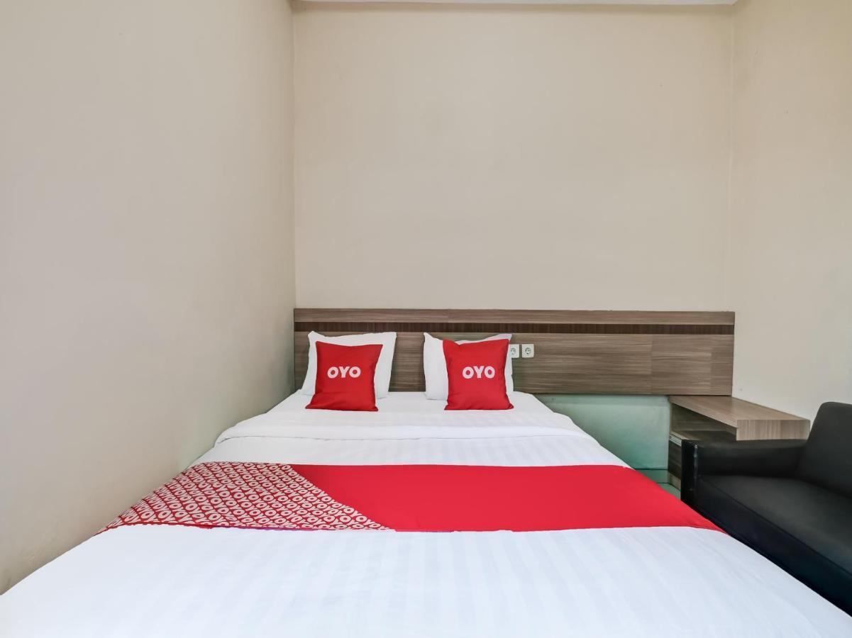 OYO 90986 Hotel Srikandi Adisucipto Kalasan Esterno foto