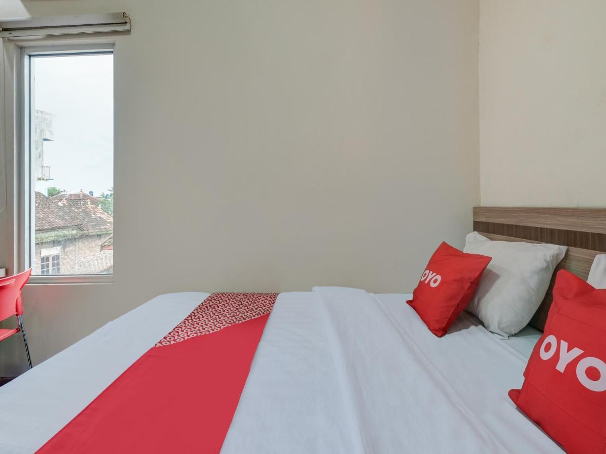 OYO 90986 Hotel Srikandi Adisucipto Kalasan Esterno foto