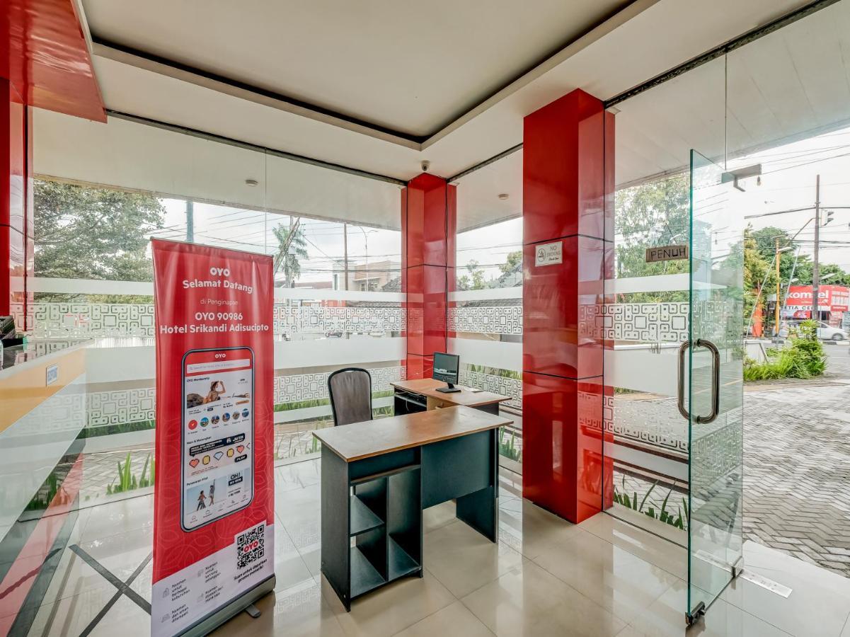 OYO 90986 Hotel Srikandi Adisucipto Kalasan Esterno foto