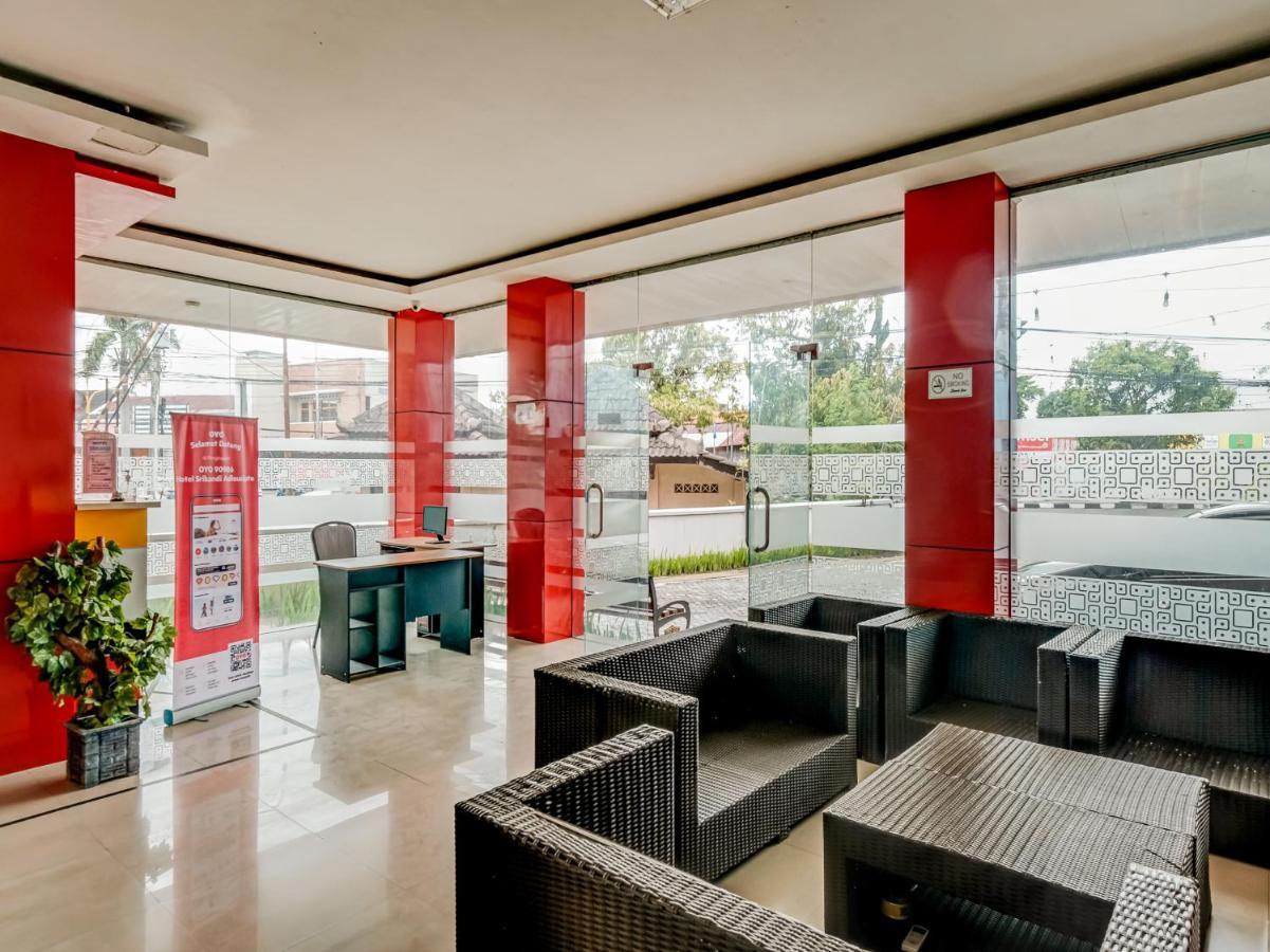 OYO 90986 Hotel Srikandi Adisucipto Kalasan Esterno foto